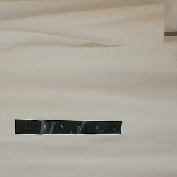 3 Banana Republic light weight t-shirts - Picture 7 of 16